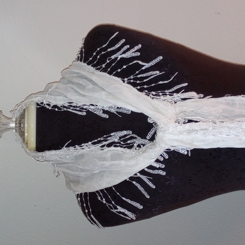 Pretty Fringe Scarf